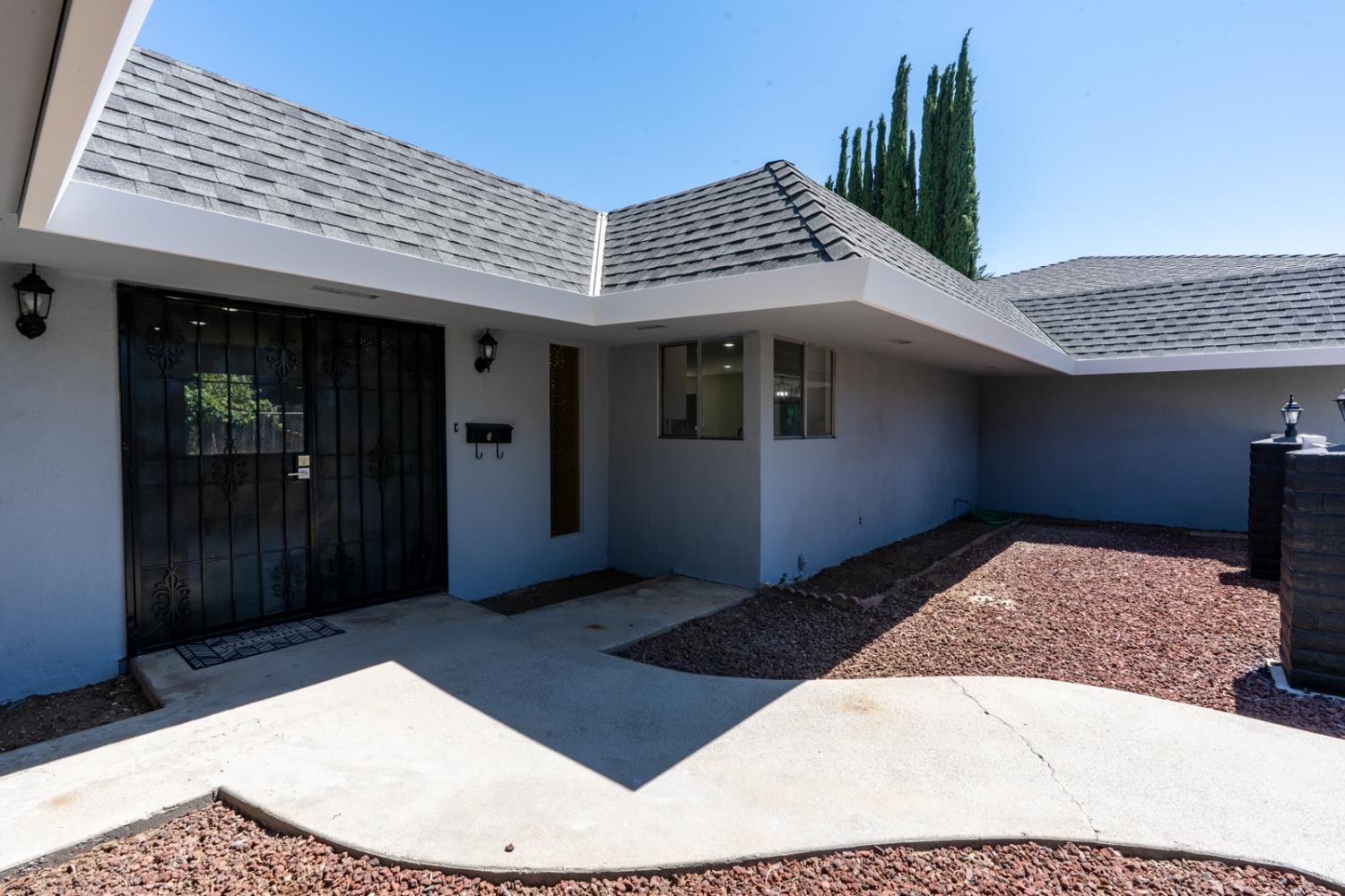 1011 Oregon Dr, Merced, CA 95340