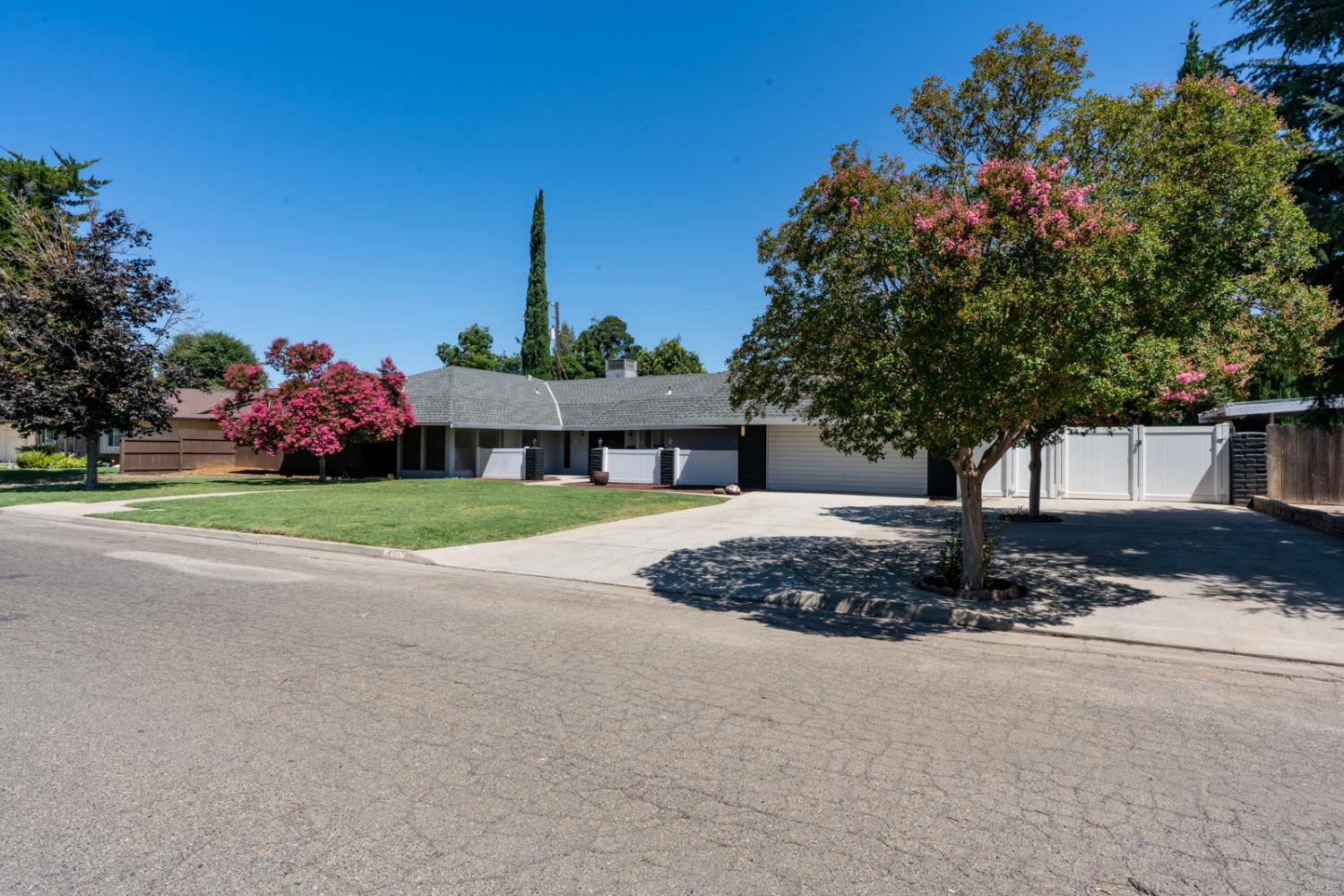 1011 Oregon Dr, Merced, CA 95340