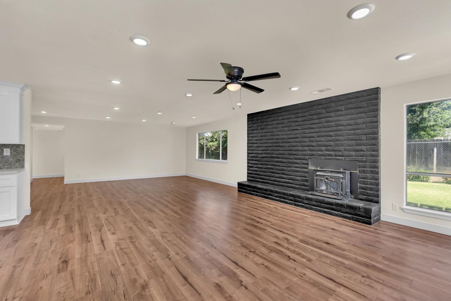 1011 Oregon Dr, Merced, CA 95340