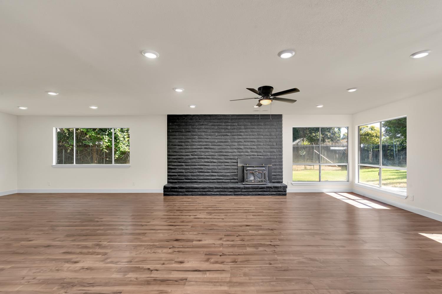 1011 Oregon Dr, Merced, CA 95340