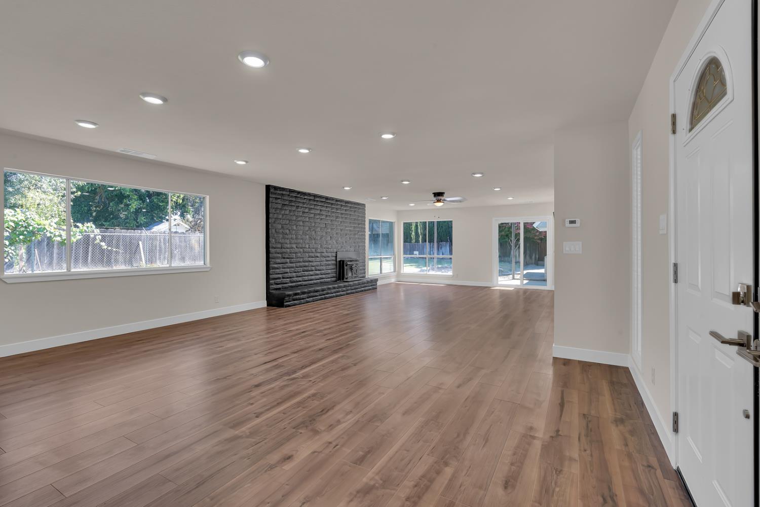 1011 Oregon Dr, Merced, CA 95340