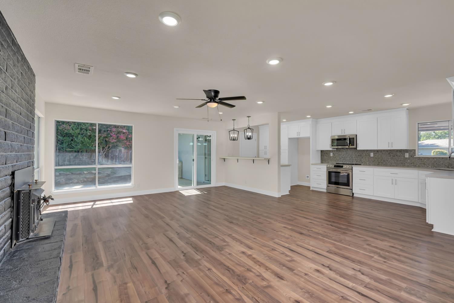 1011 Oregon Dr, Merced, CA 95340
