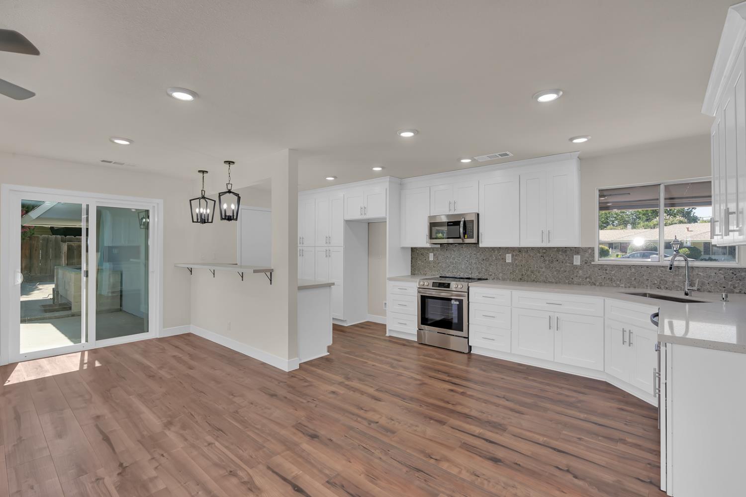 1011 Oregon Dr, Merced, CA 95340