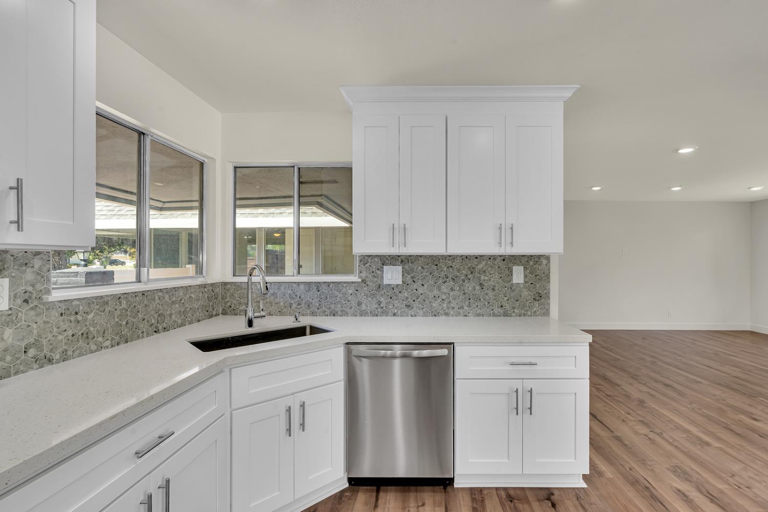1011 Oregon Dr, Merced, CA 95340