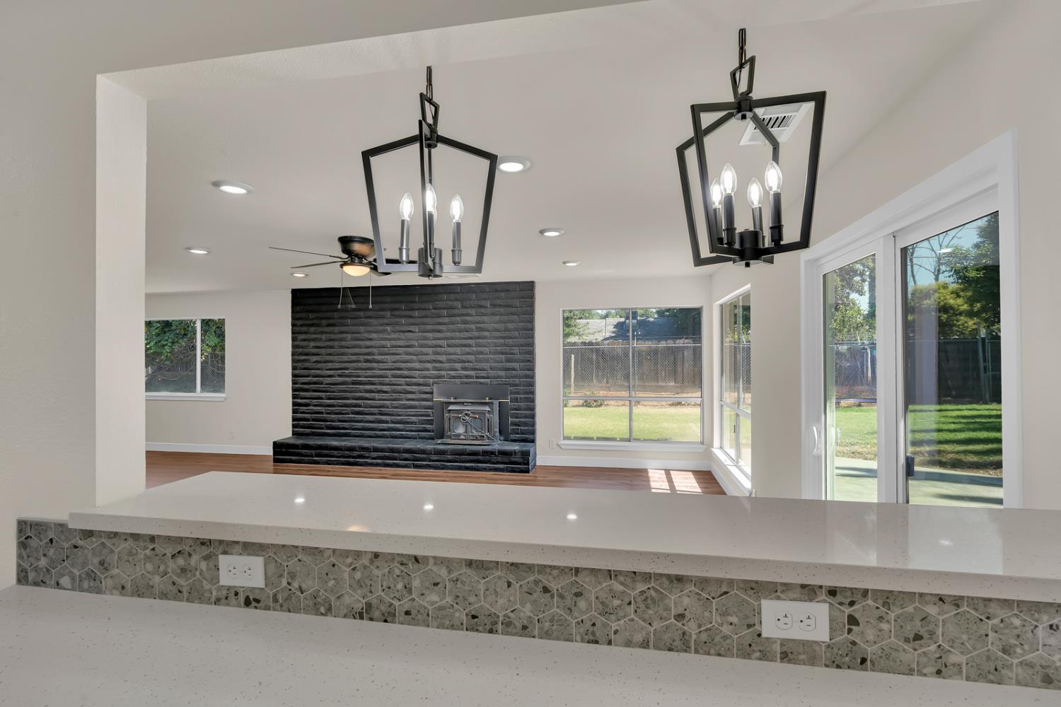 1011 Oregon Dr, Merced, CA 95340