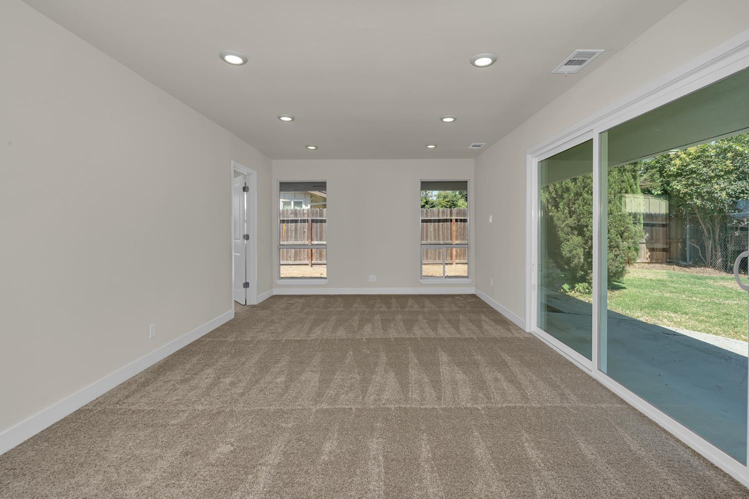1011 Oregon Dr, Merced, CA 95340