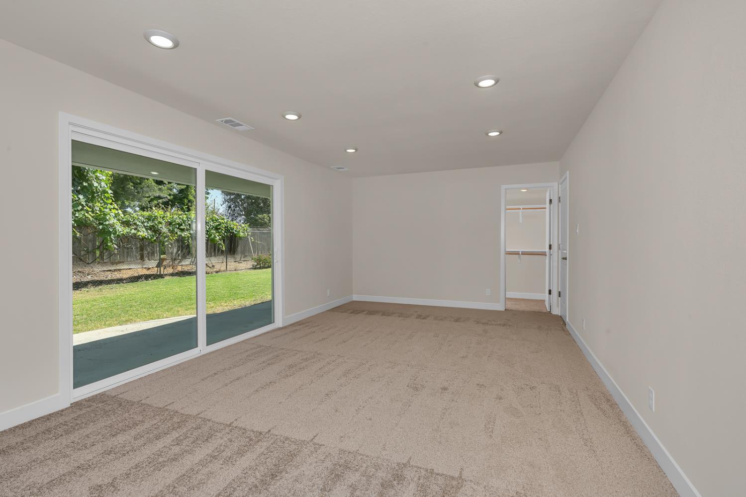 1011 Oregon Dr, Merced, CA 95340