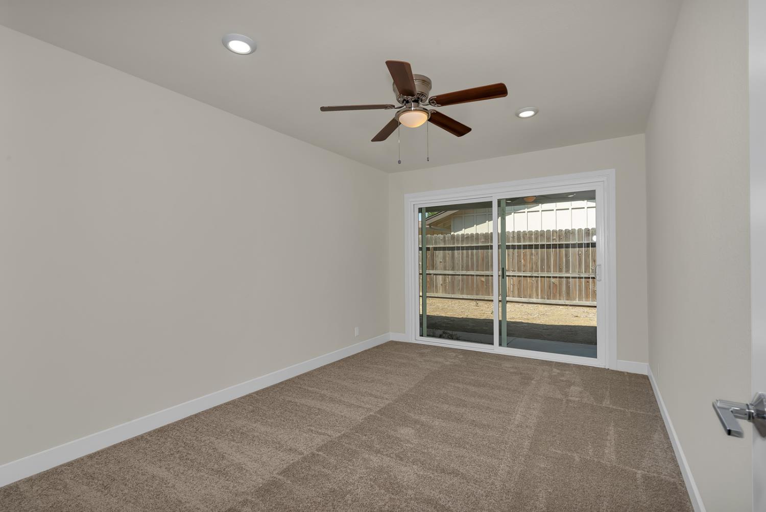 1011 Oregon Dr, Merced, CA 95340