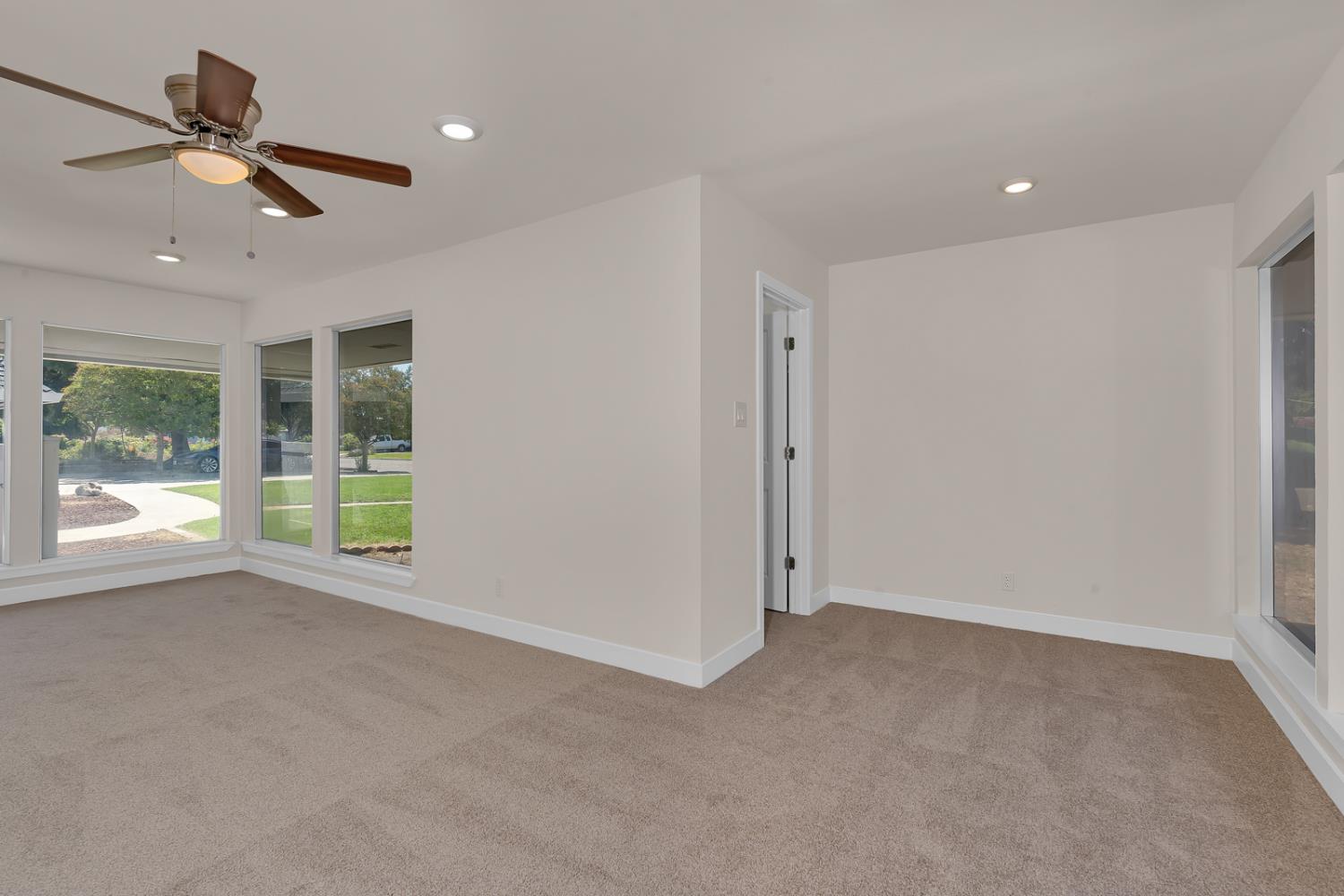 1011 Oregon Dr, Merced, CA 95340