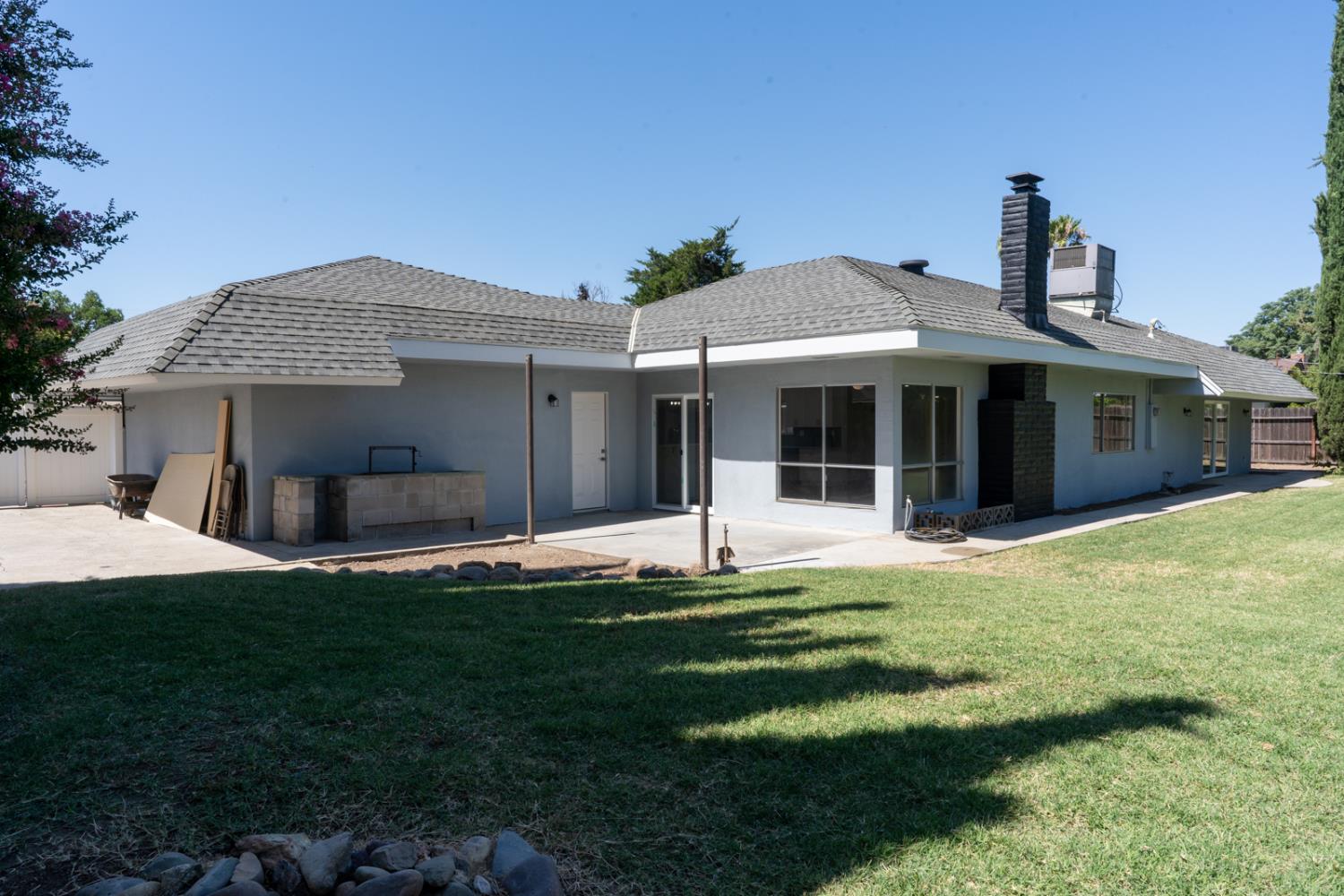 1011 Oregon Dr, Merced, CA 95340