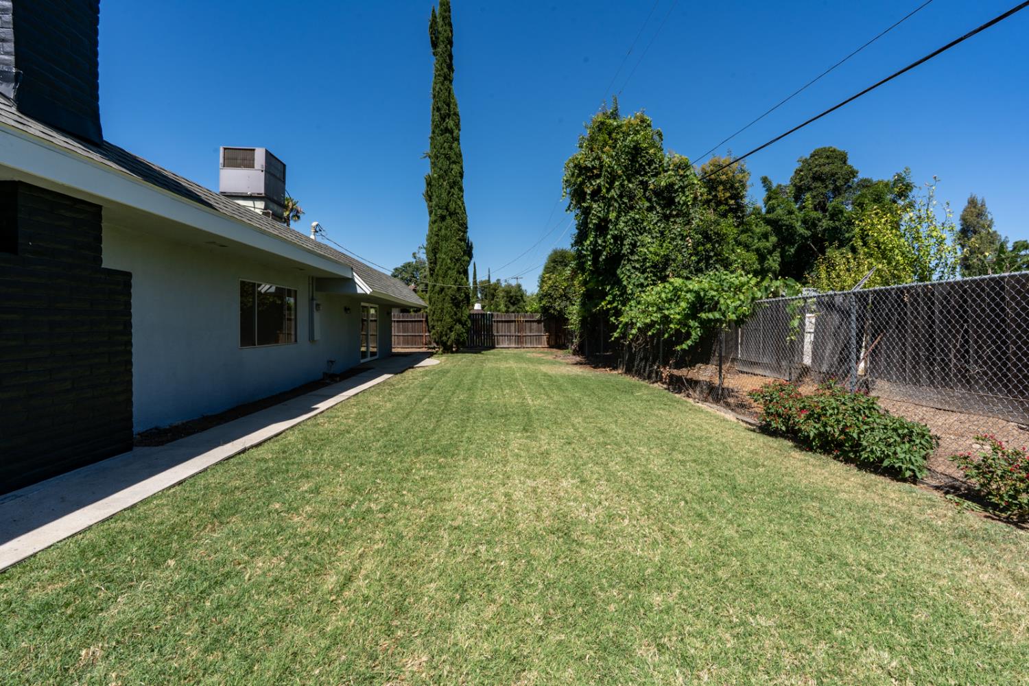 1011 Oregon Dr, Merced, CA 95340