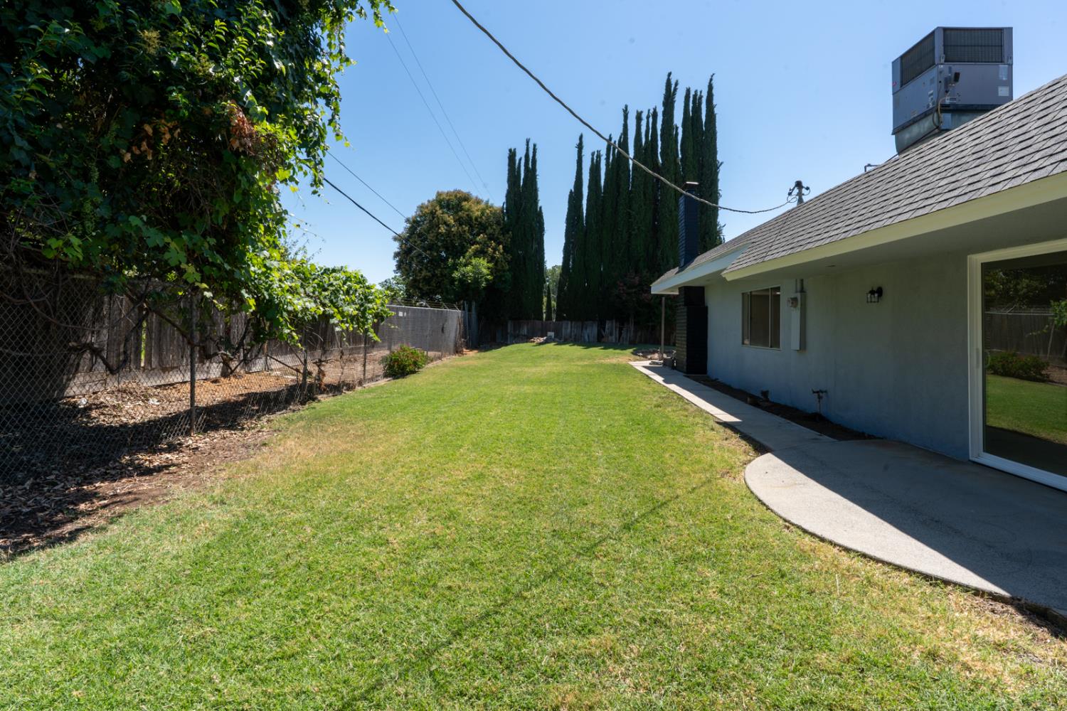 1011 Oregon Dr, Merced, CA 95340