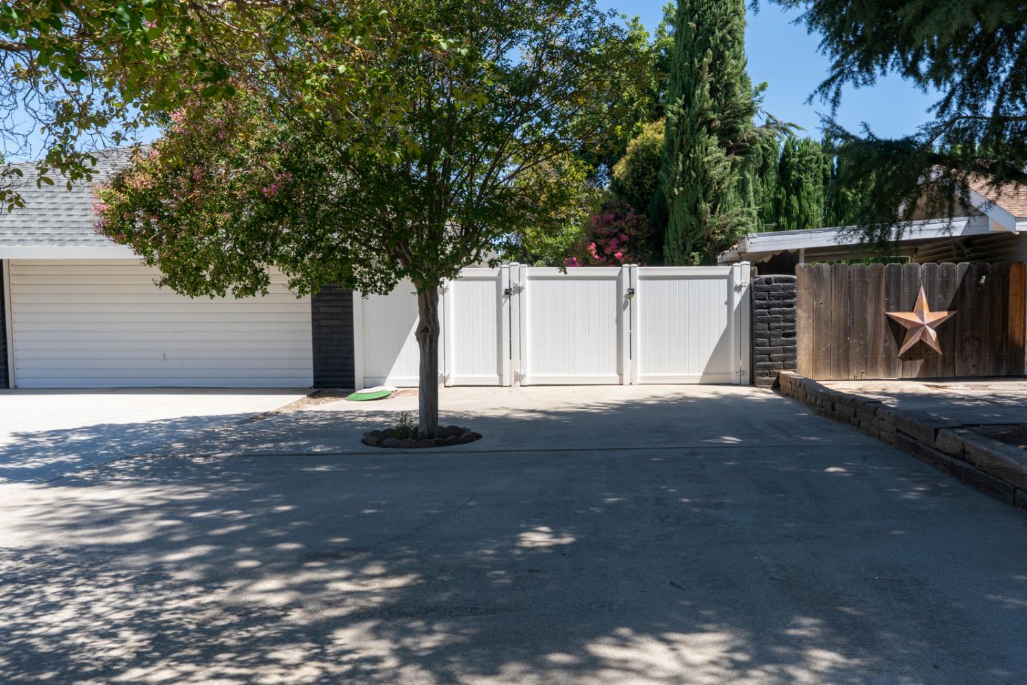 1011 Oregon Dr, Merced, CA 95340