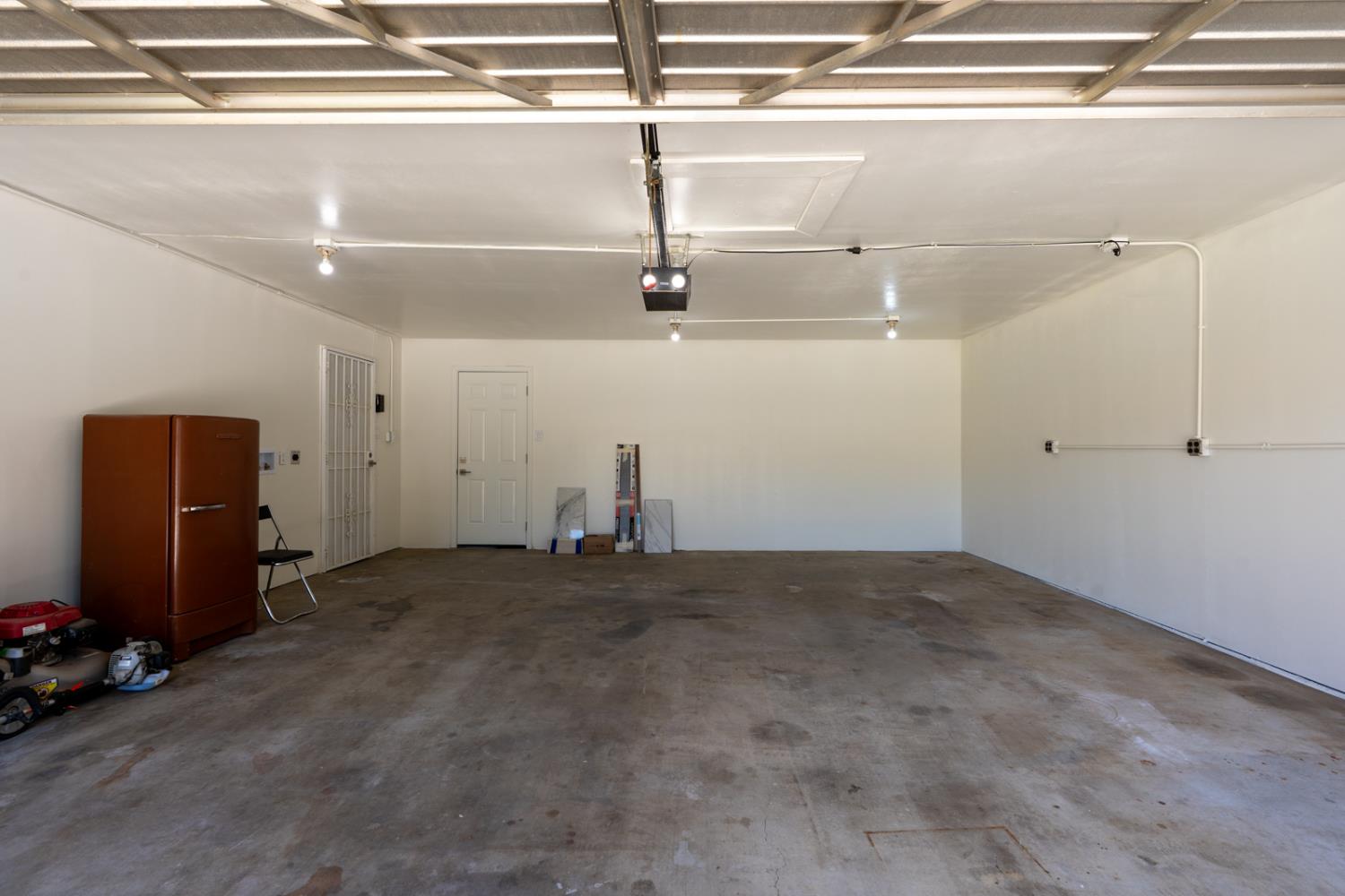 1011 Oregon Dr, Merced, CA 95340