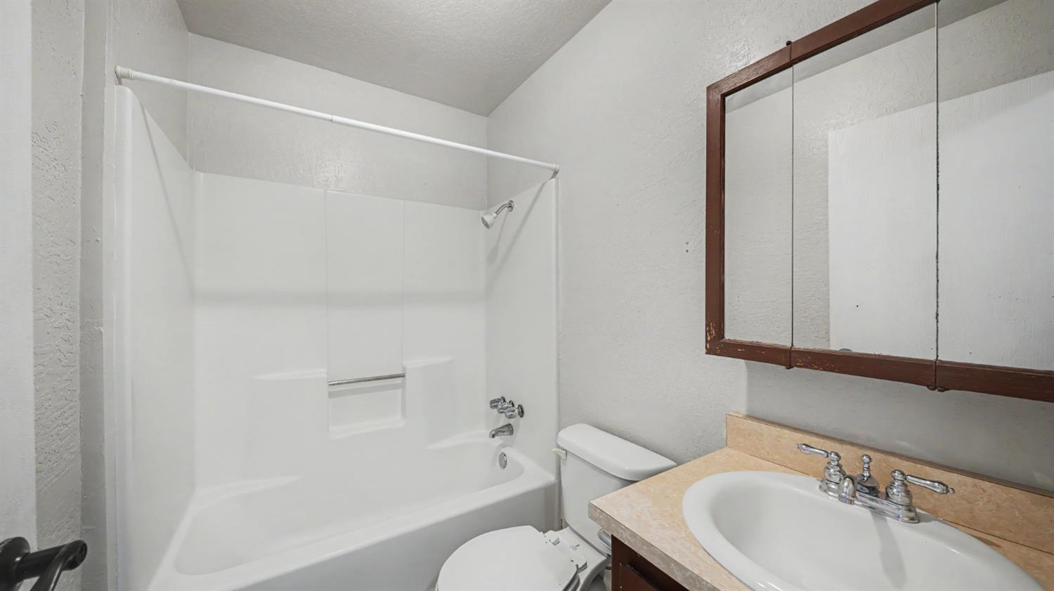 1200 Guiseppe Ln, Modesto, CA 95355
