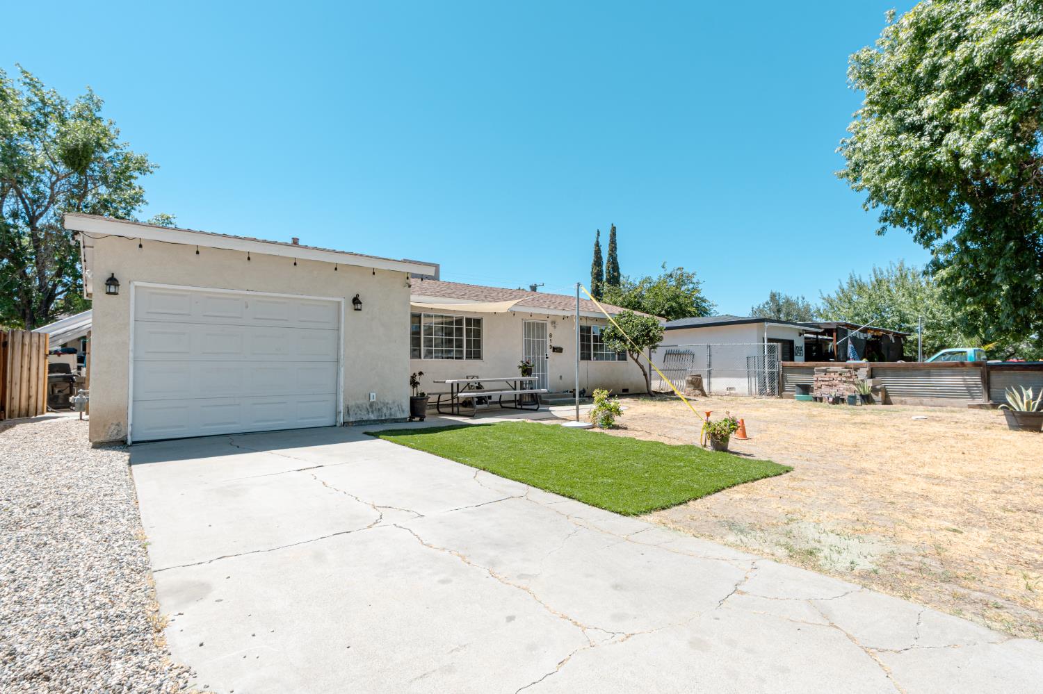 819 Jeffrey Rd, Los Banos, CA 93635