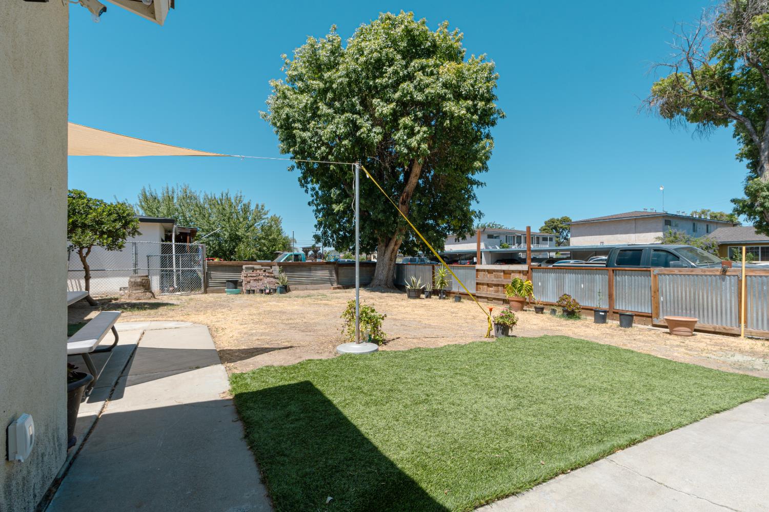 819 Jeffrey Rd, Los Banos, CA 93635