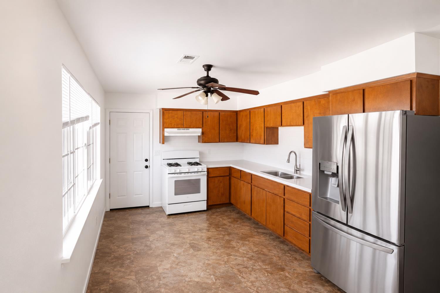 819 Jeffrey Rd, Los Banos, CA 93635