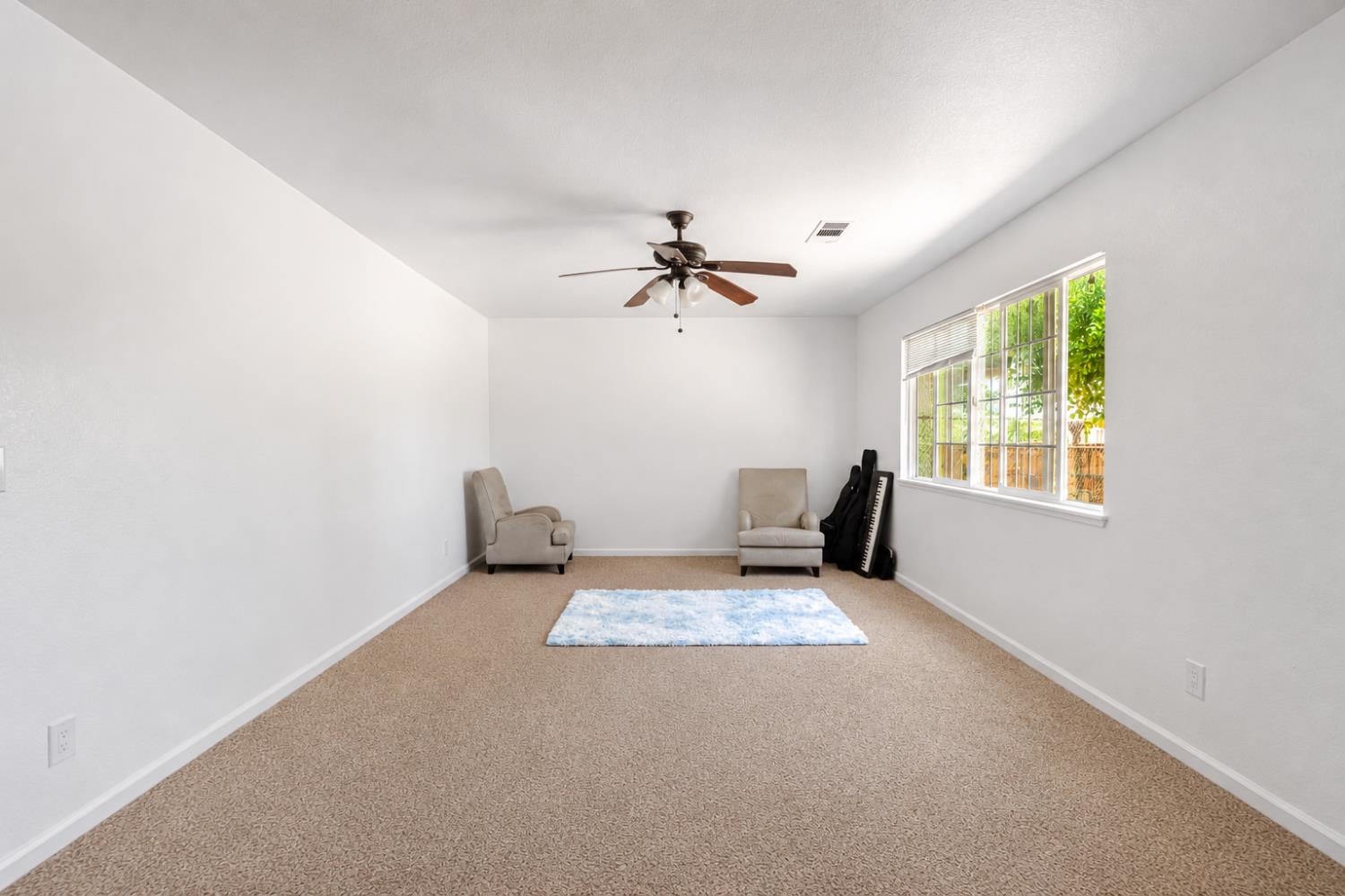 819 Jeffrey Rd, Los Banos, CA 93635