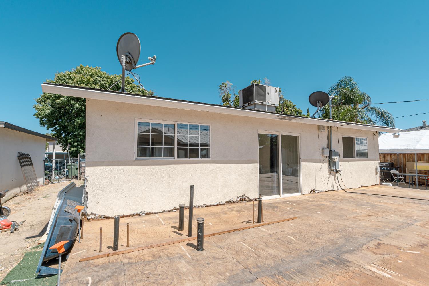 819 Jeffrey Rd, Los Banos, CA 93635
