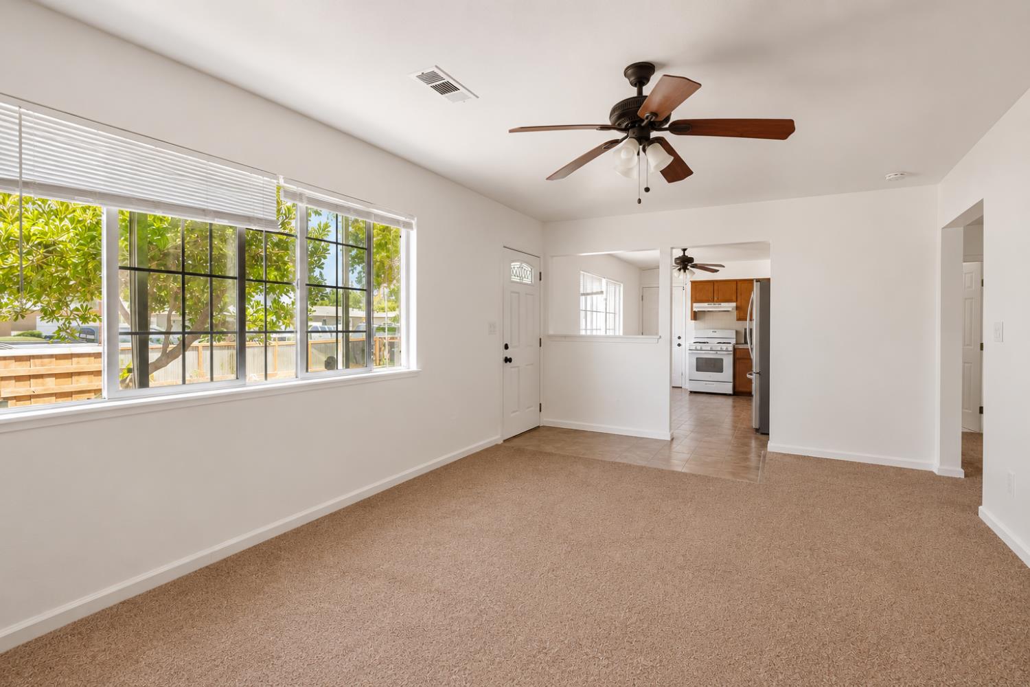 819 Jeffrey Rd, Los Banos, CA 93635