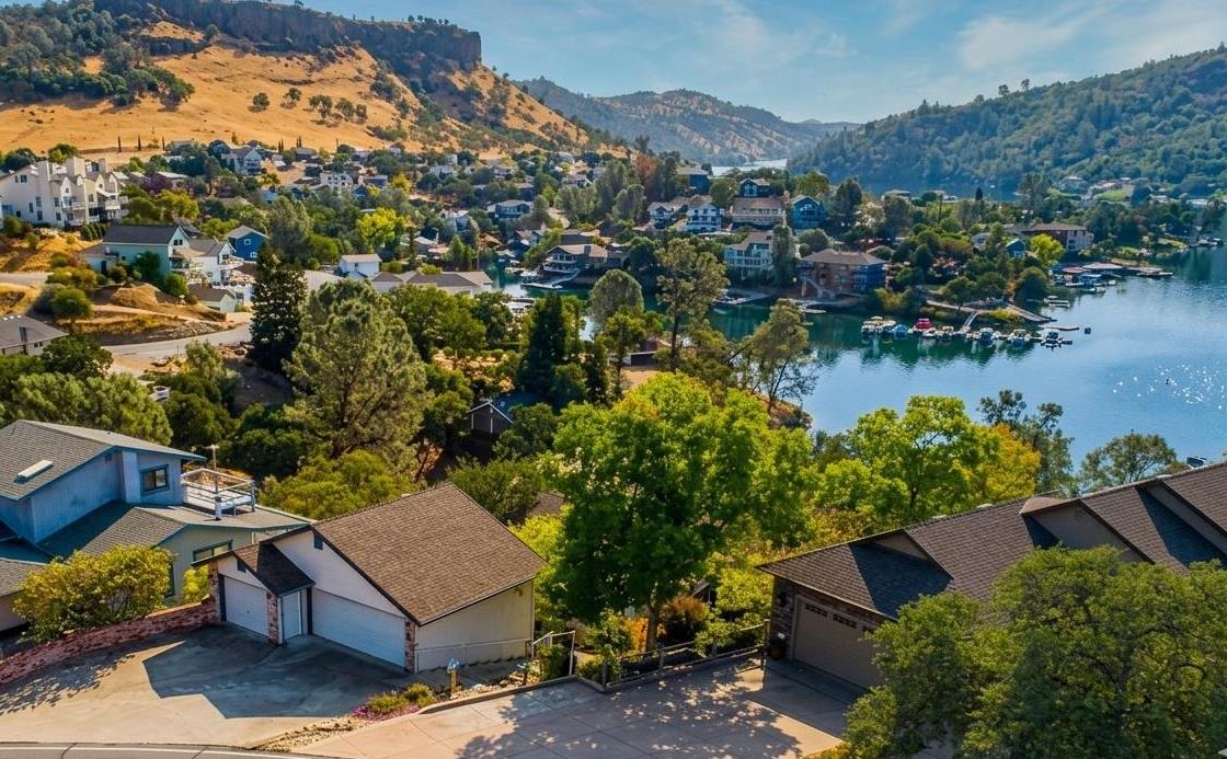 188 Oakhurst Ct, Copperopolis, CA 95228