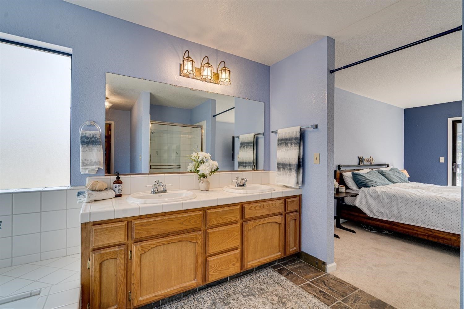188 Oakhurst Ct, Copperopolis, CA 95228