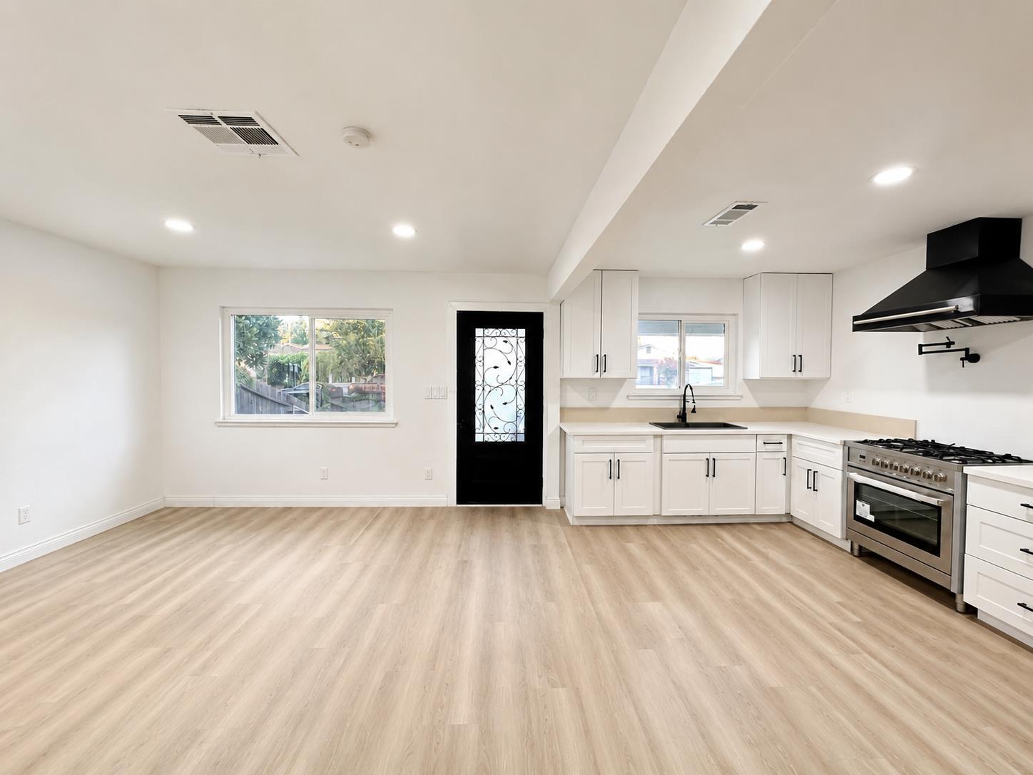 444 N 5th Ave, Oakdale, CA 95361
