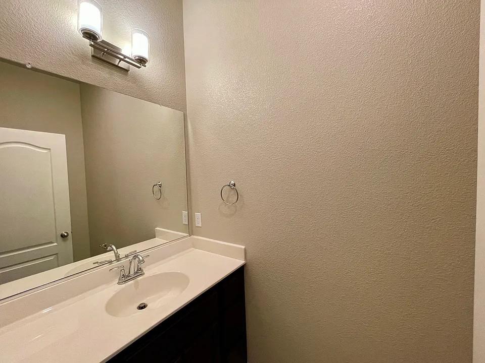 1261 Nascimento Ct, Manteca, CA 95337