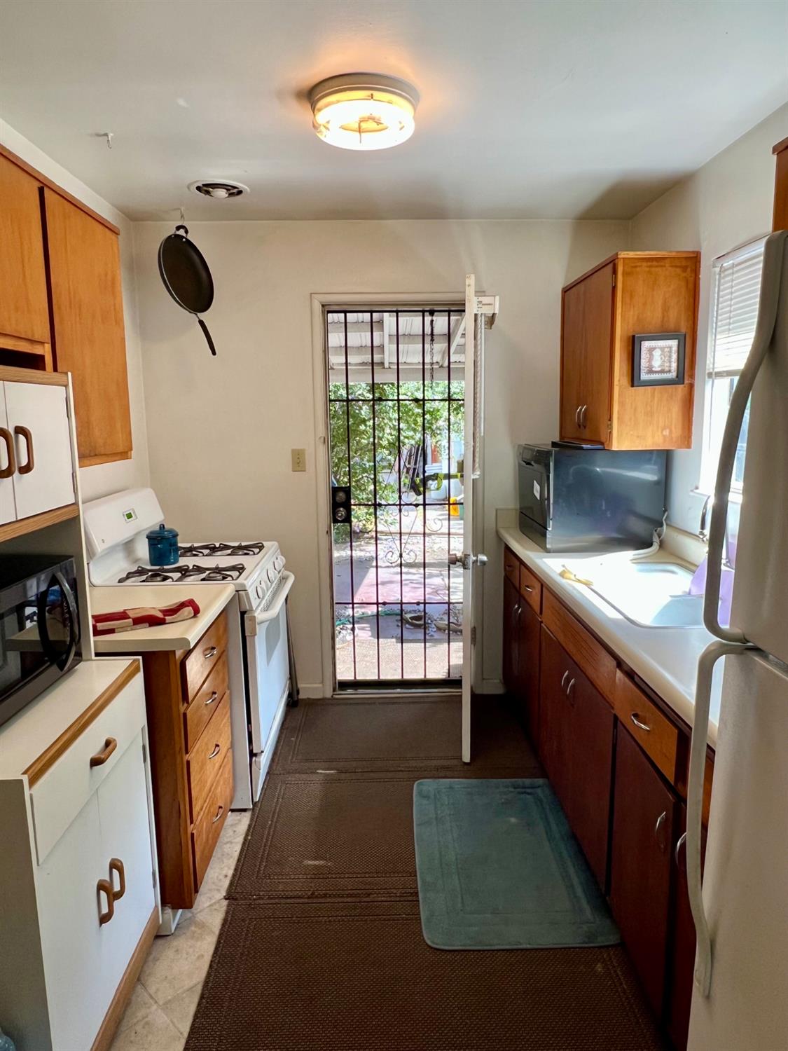 2101 Parr Ave, Modesto, CA 95358