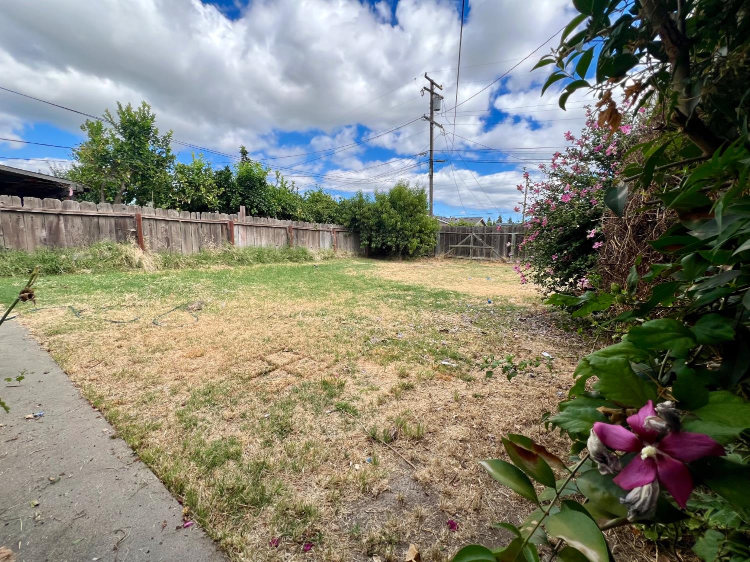 2101 Parr Ave, Modesto, CA 95358