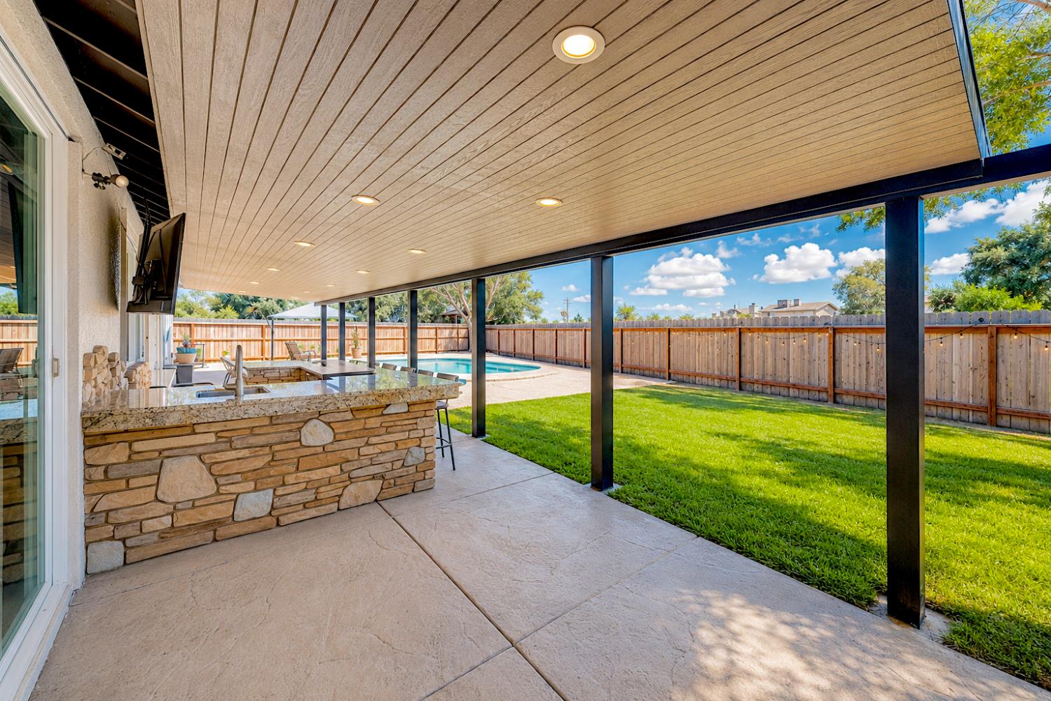 1880 Basil Dr, Manteca, CA 95336