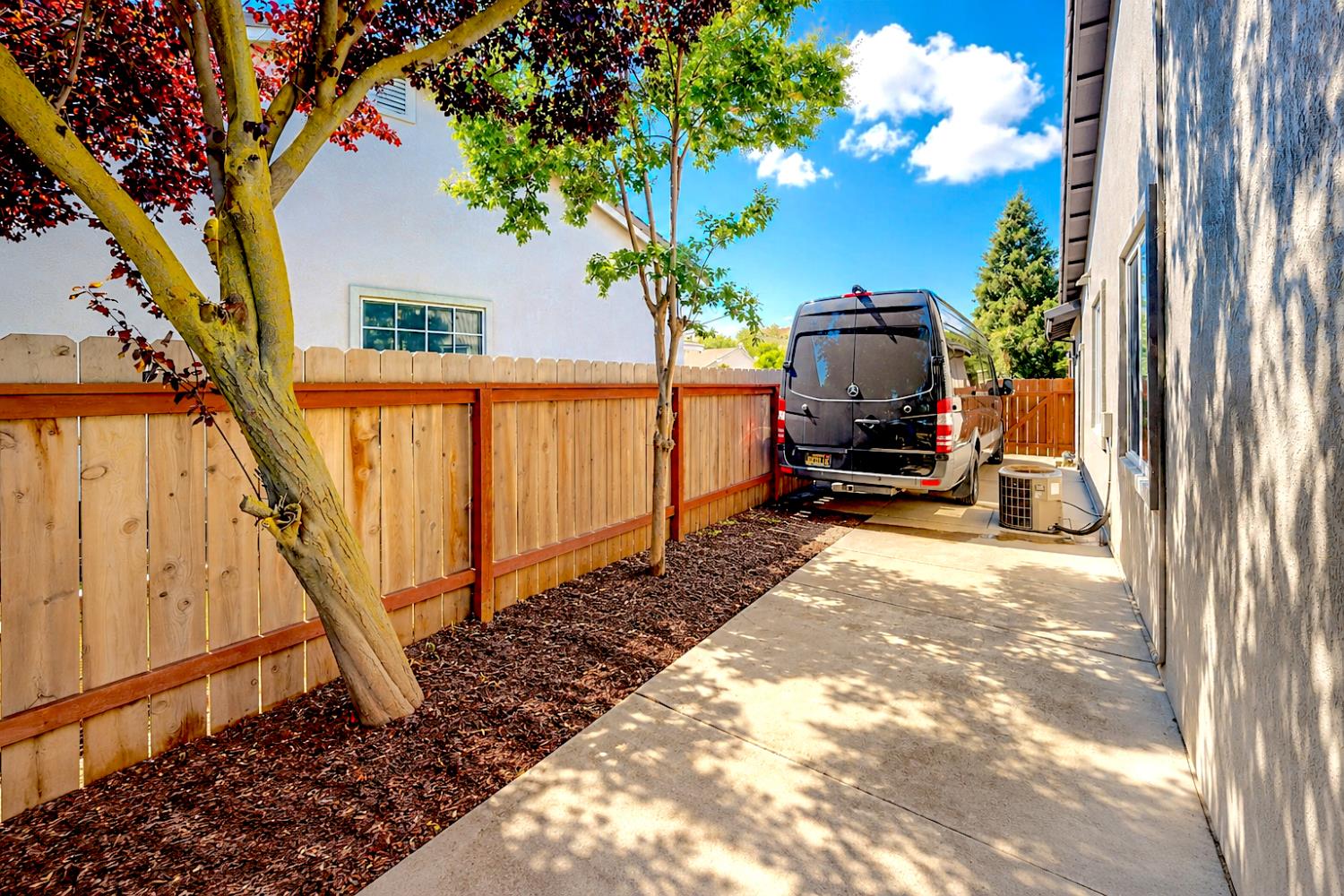 1880 Basil Dr, Manteca, CA 95336