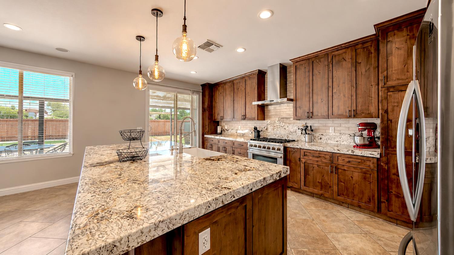 1880 Basil Dr, Manteca, CA 95336