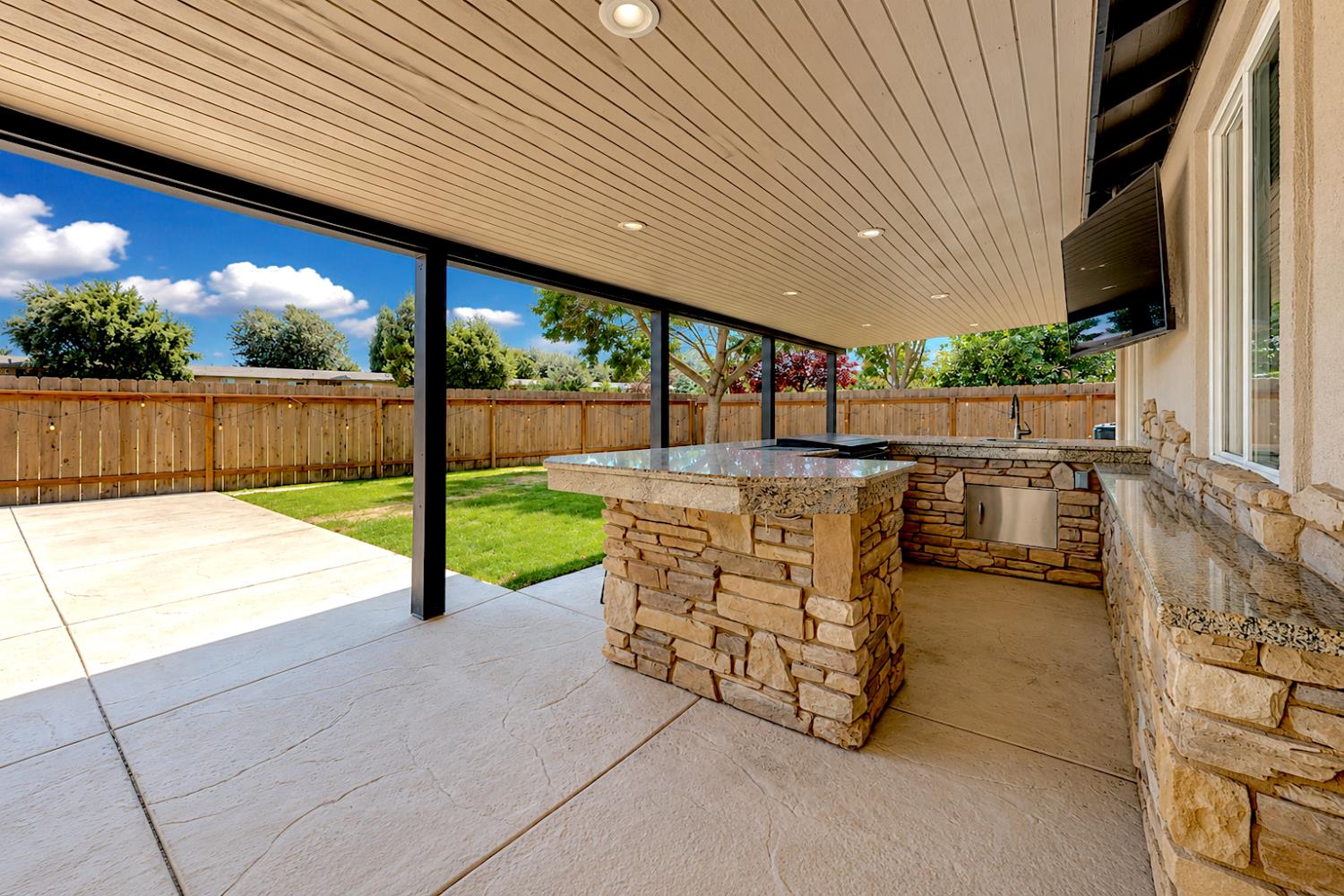 1880 Basil Dr, Manteca, CA 95336