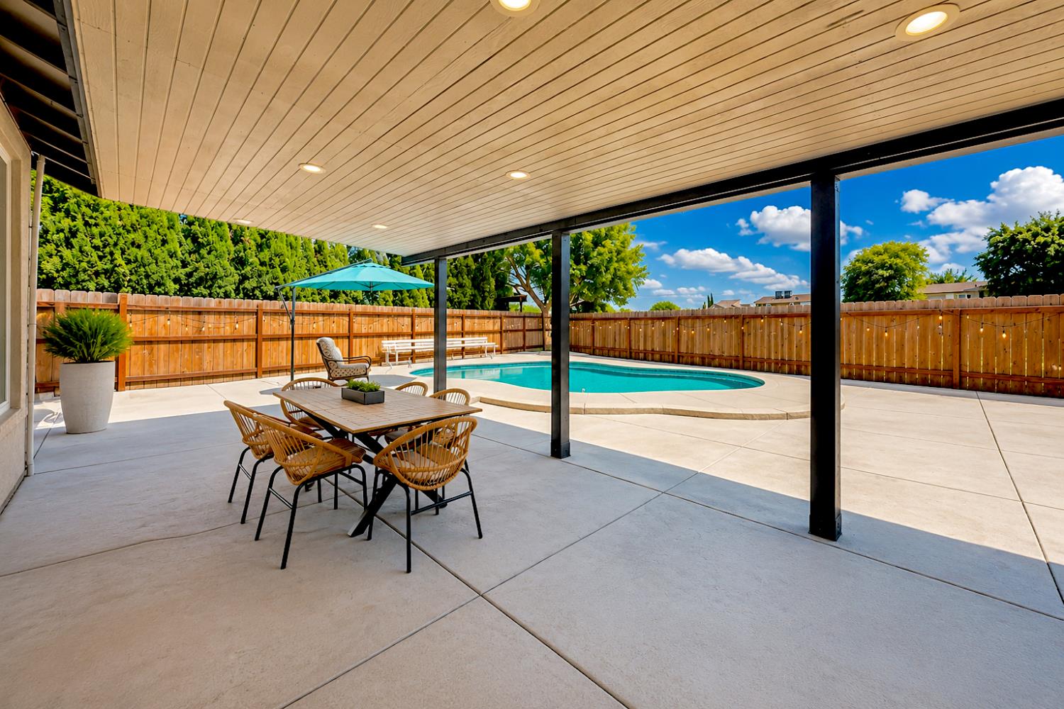 1880 Basil Dr, Manteca, CA 95336