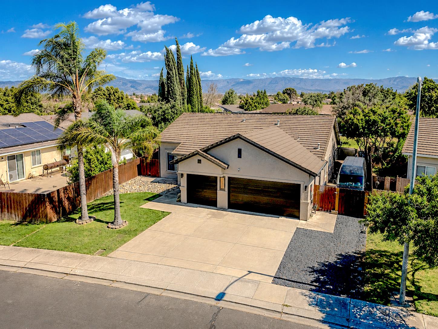 1880 Basil Dr, Manteca, CA 95336