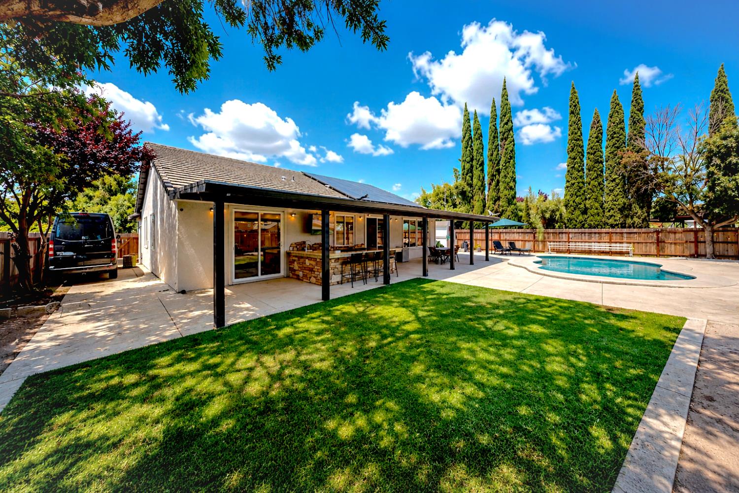 1880 Basil Dr, Manteca, CA 95336