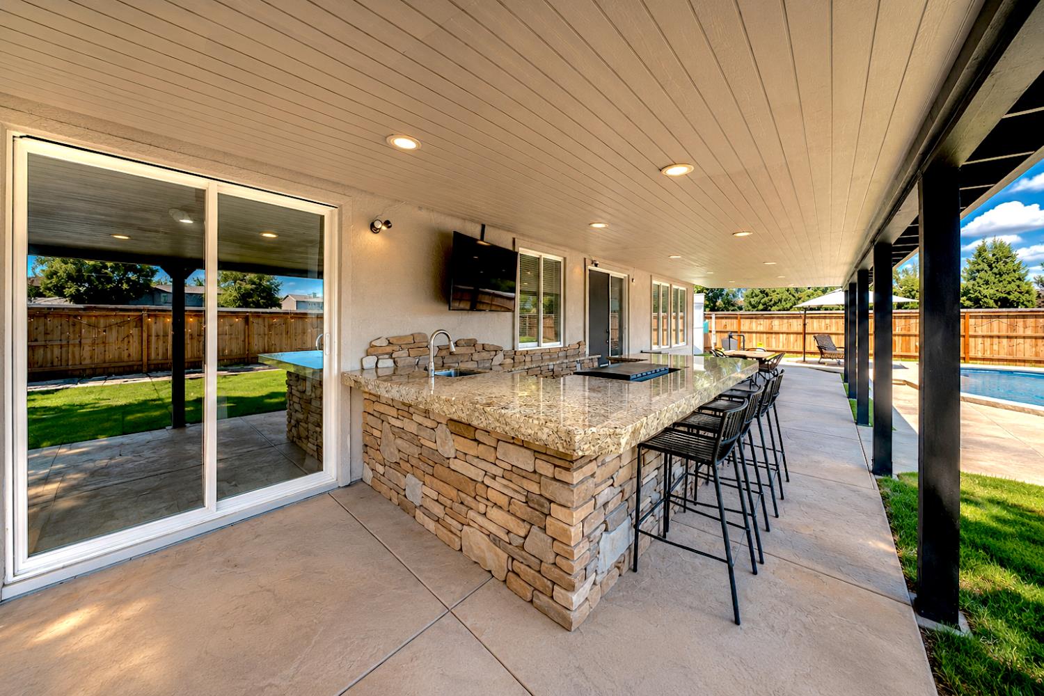 1880 Basil Dr, Manteca, CA 95336
