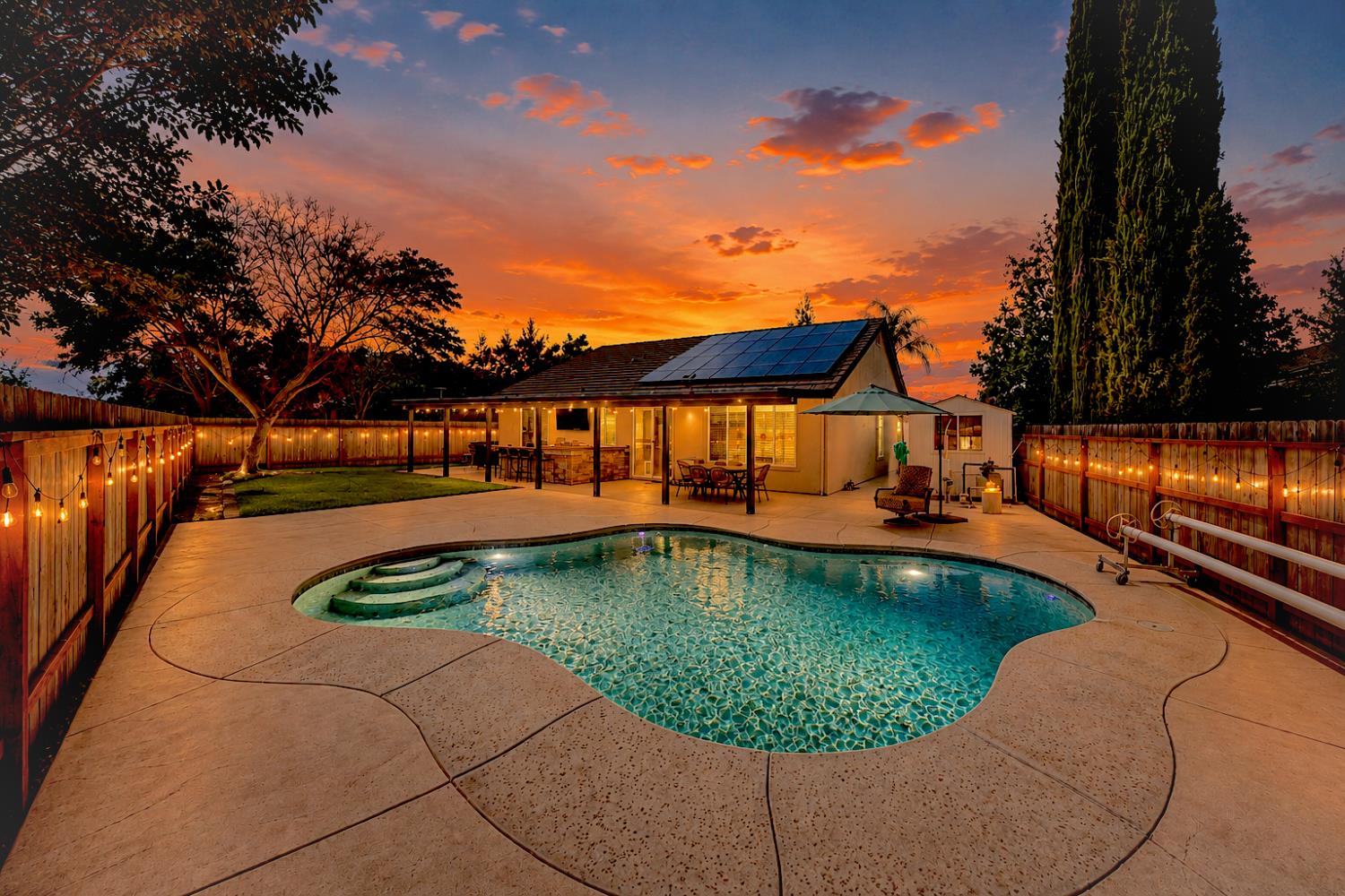 1880 Basil Dr, Manteca, CA 95336