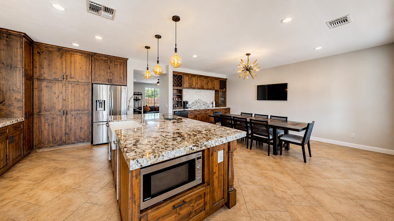 1880 Basil Dr, Manteca, CA 95336