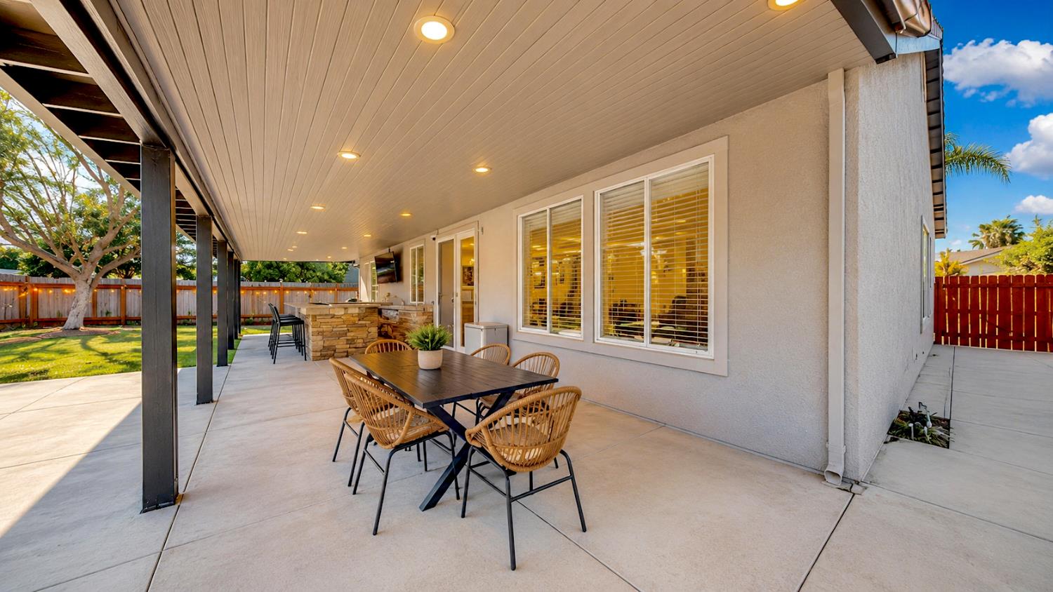 1880 Basil Dr, Manteca, CA 95336