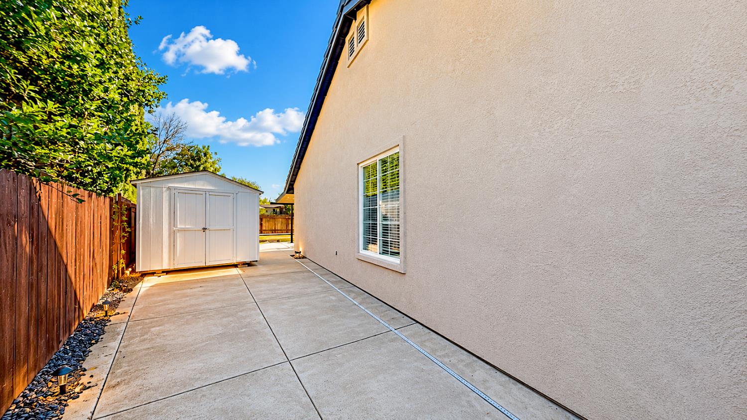 1880 Basil Dr, Manteca, CA 95336