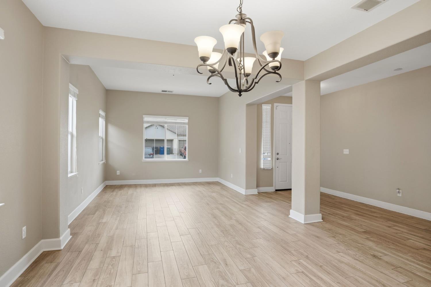 1527 Phlox Dr, Patterson, CA 95363