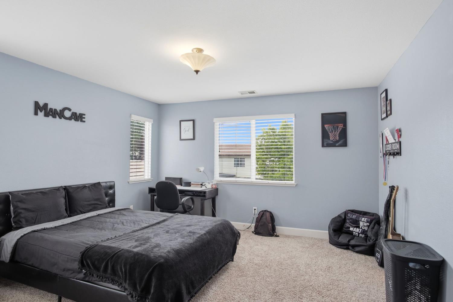 1527 Phlox Dr, Patterson, CA 95363