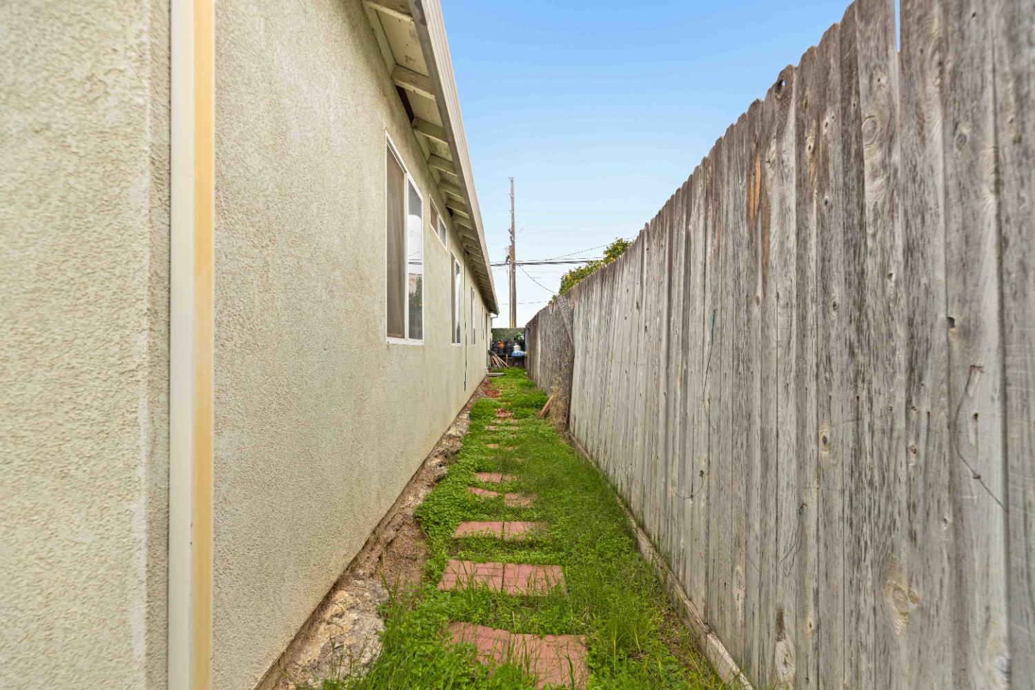 310 W F St, Turlock, CA 95380