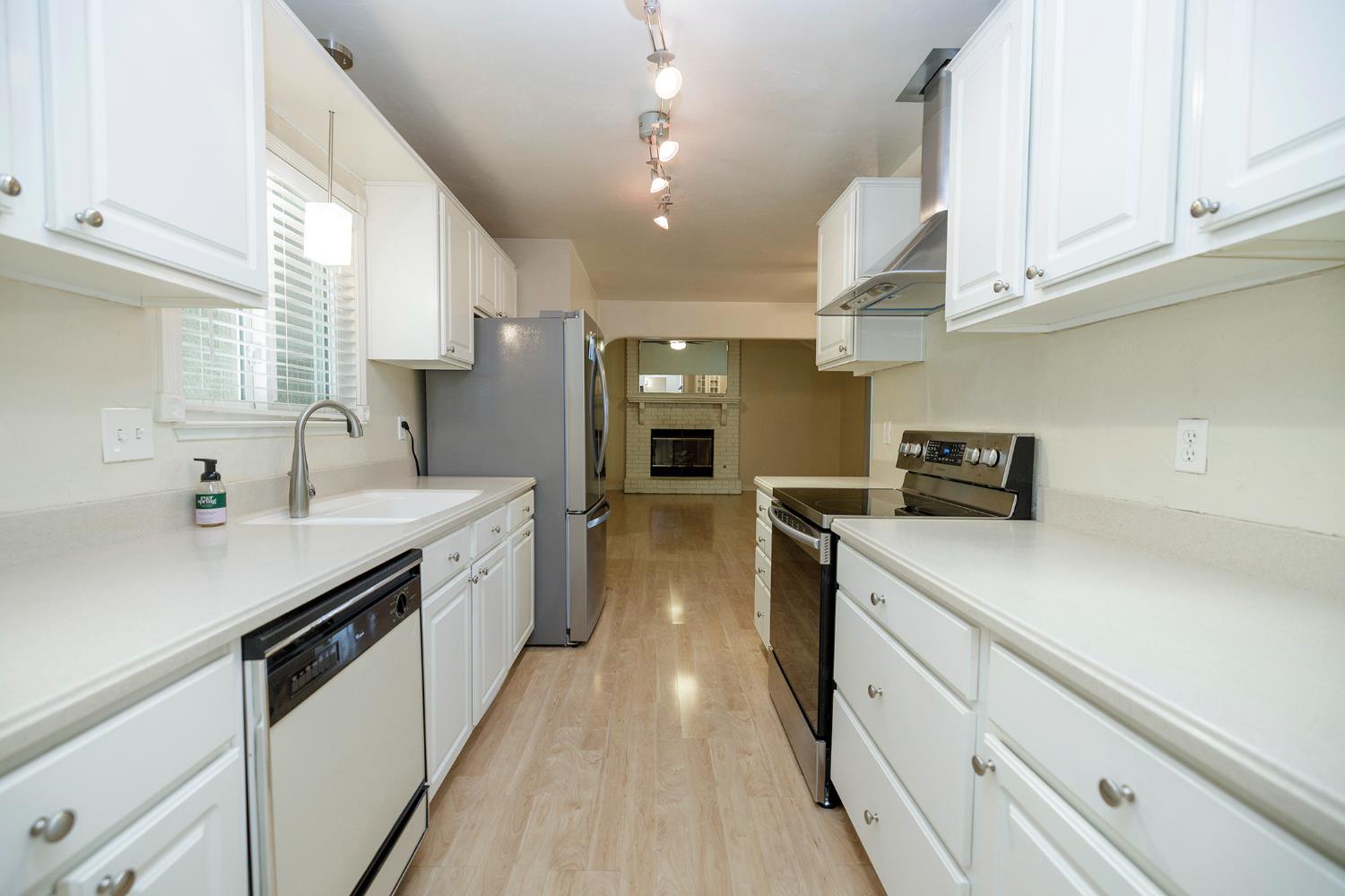1501 Palmdale Dr, Modesto, CA 95355