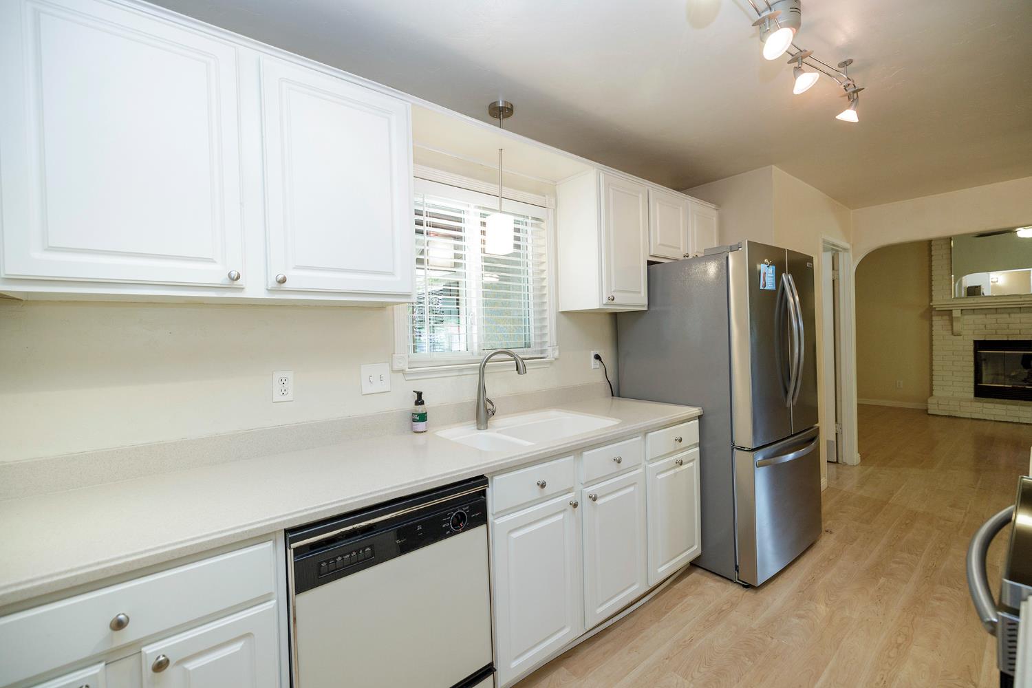 1501 Palmdale Dr, Modesto, CA 95355