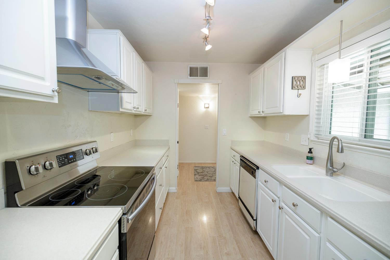 1501 Palmdale Dr, Modesto, CA 95355