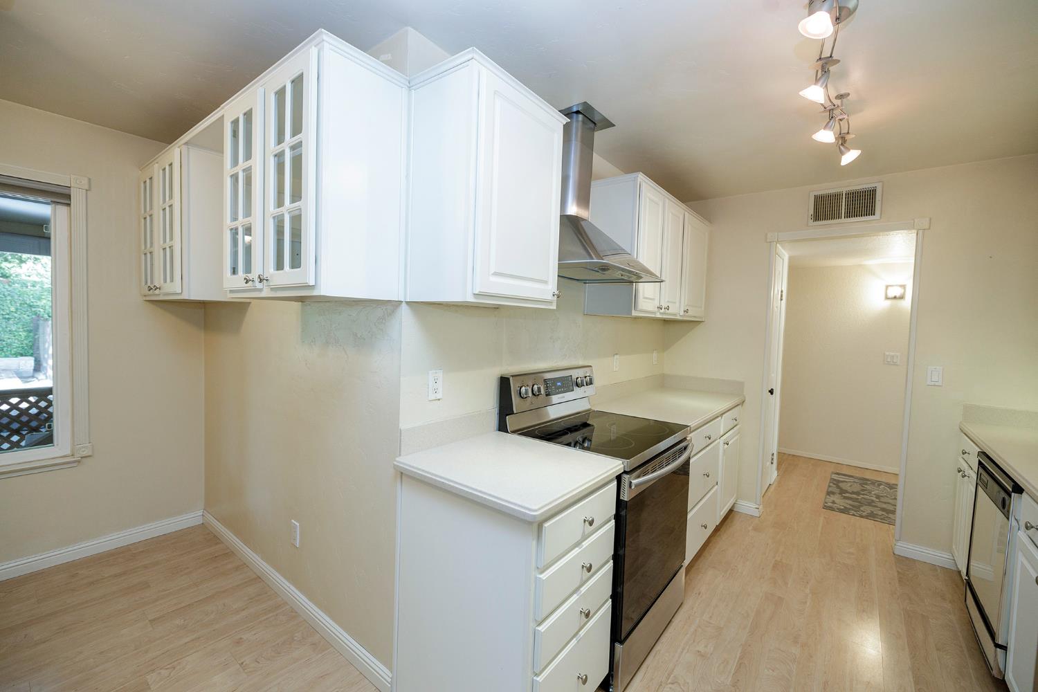 1501 Palmdale Dr, Modesto, CA 95355